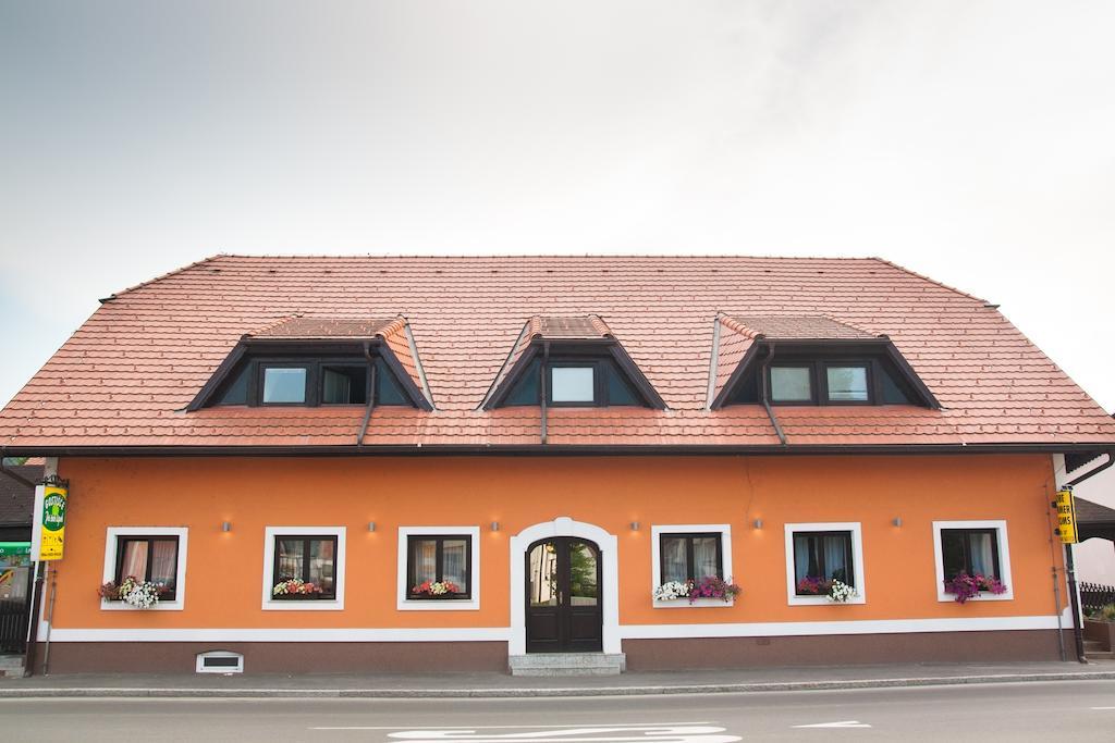 Guest House Pri Treh Lipah Ptuj Eksteriør billede