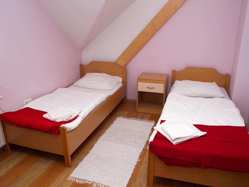 Guest House Pri Treh Lipah Ptuj Eksteriør billede