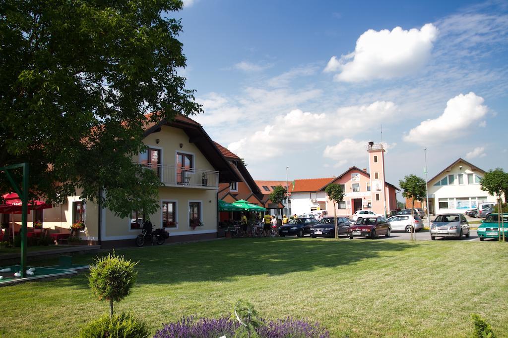 Guest House Pri Treh Lipah Ptuj Eksteriør billede
